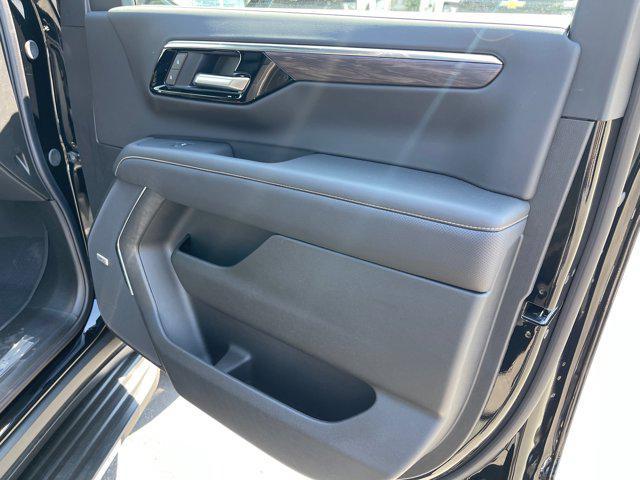 new 2025 Chevrolet Suburban car, priced at $76,540