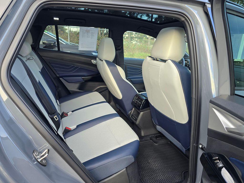 used 2025 Volkswagen ID.4 car, priced at $35,950