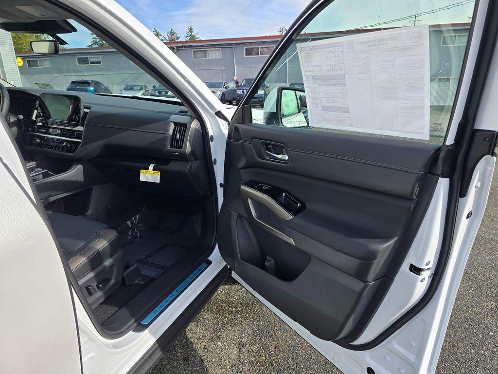 new 2025 Nissan Pathfinder car, priced at $51,599