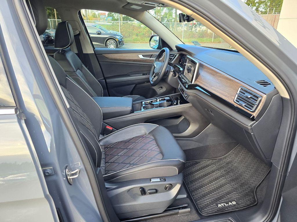 used 2025 Volkswagen Atlas car, priced at $41,950