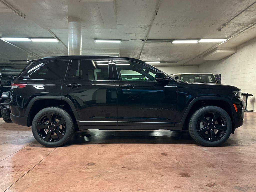 new 2025 Jeep Grand Cherokee car, priced at $47,760