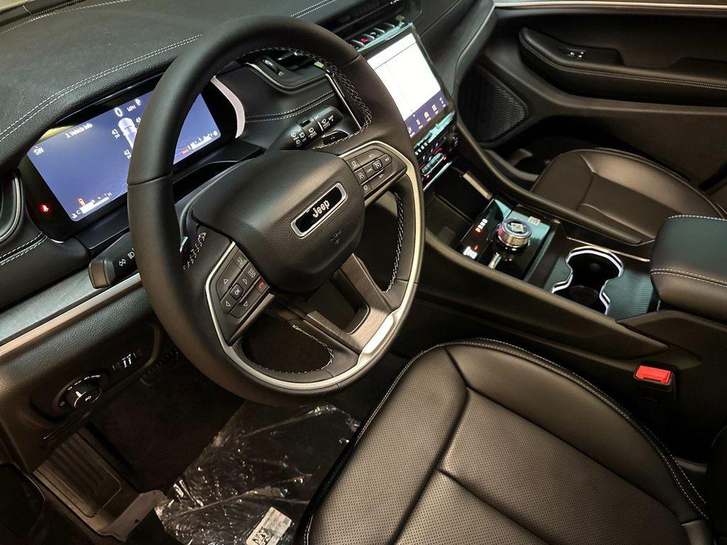new 2025 Jeep Grand Cherokee car, priced at $47,760