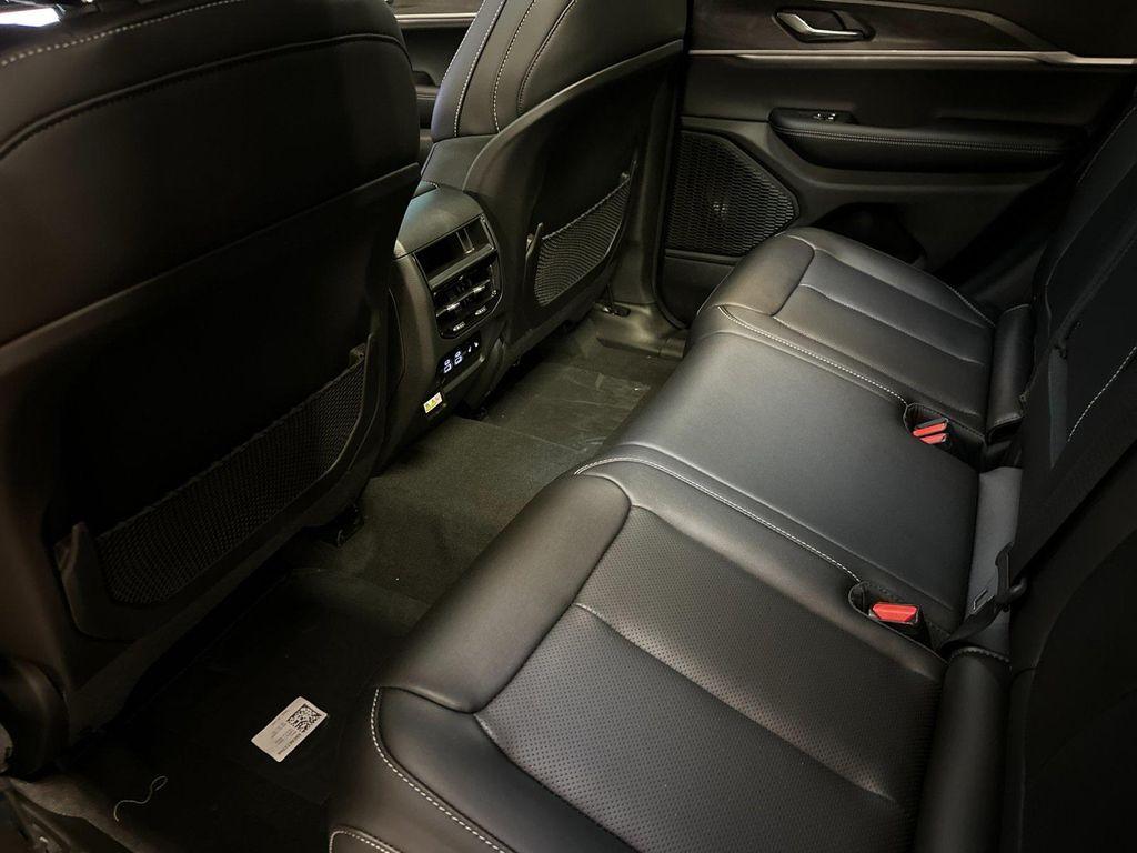 new 2025 Jeep Grand Cherokee car, priced at $47,760