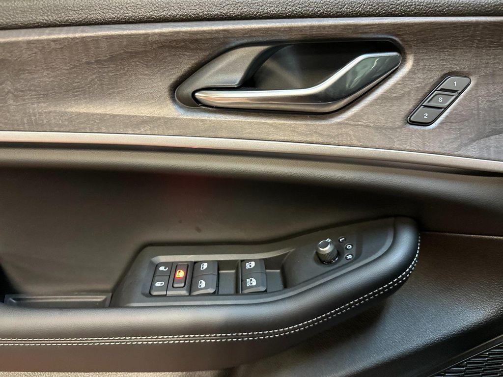 new 2025 Jeep Grand Cherokee car, priced at $47,760