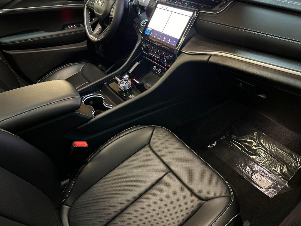 new 2025 Jeep Grand Cherokee car, priced at $47,760