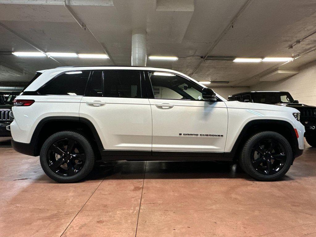 new 2025 Jeep Grand Cherokee car, priced at $50,615