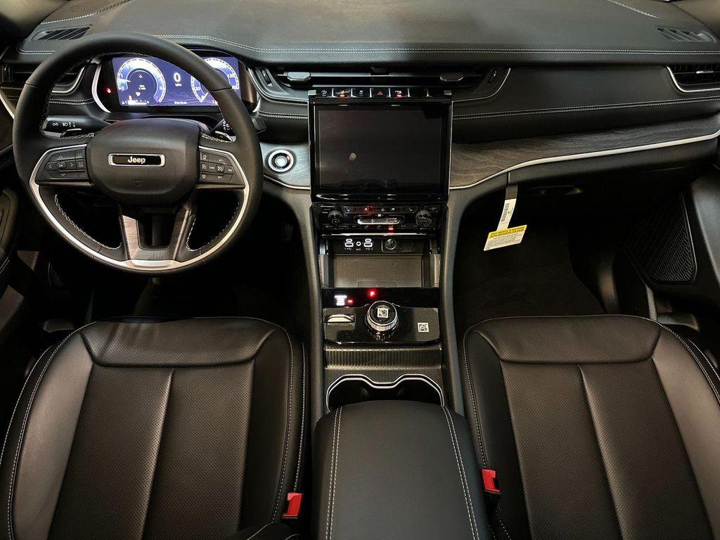 new 2025 Jeep Grand Cherokee car, priced at $50,615