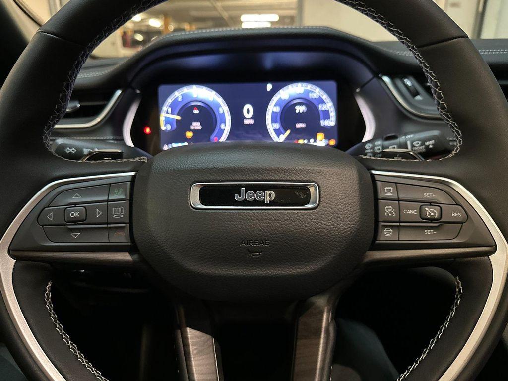 new 2025 Jeep Grand Cherokee car, priced at $50,615