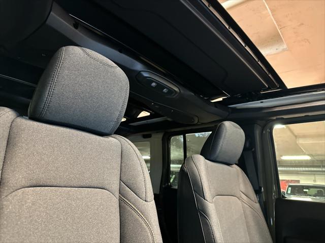 new 2025 Jeep Wrangler car, priced at $48,334