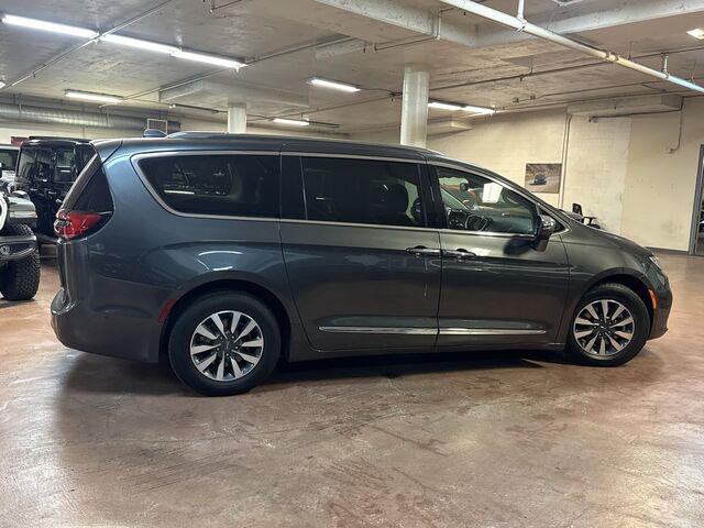 used 2021 Chrysler Pacifica Hybrid car, priced at $29,995