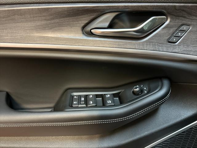 new 2025 Jeep Grand Cherokee car, priced at $56,096