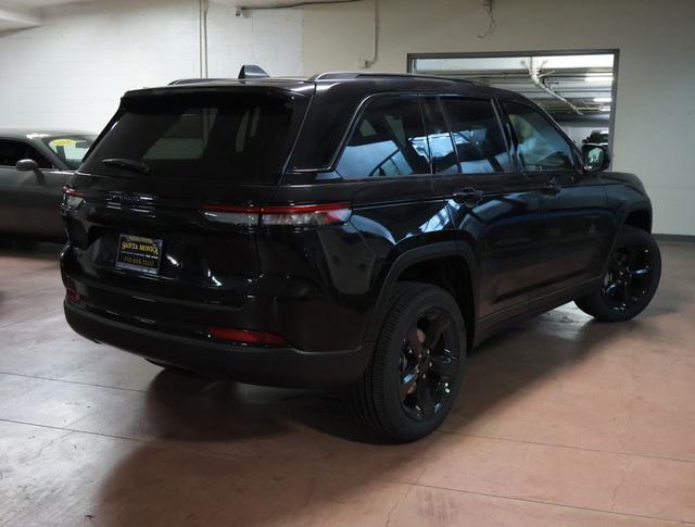 new 2024 Jeep Grand Cherokee car, priced at $46,670