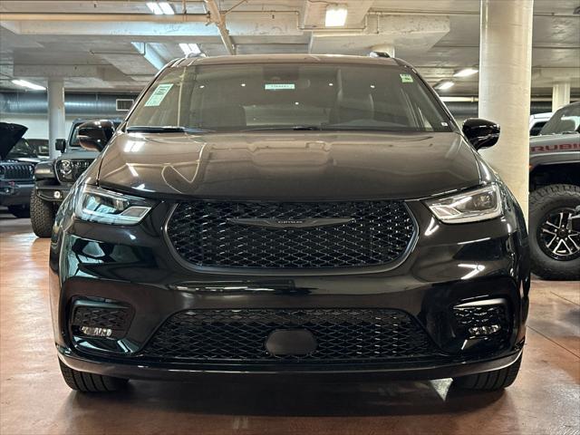 new 2025 Chrysler Pacifica car, priced at $49,156