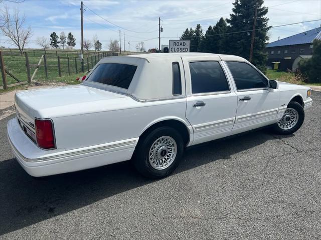 used 1997 Lincoln Town Car car, priced at $8,975