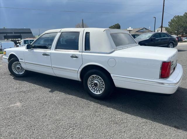 used 1997 Lincoln Town Car car, priced at $8,975