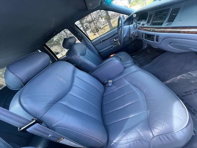 used 1997 Lincoln Town Car car, priced at $8,975