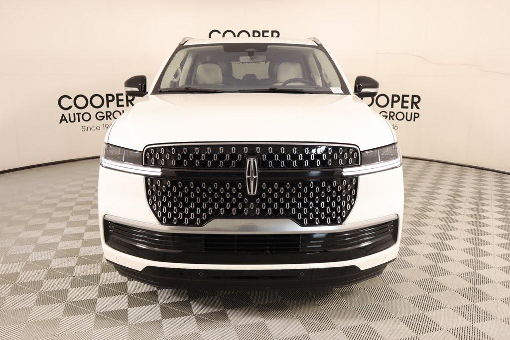 new 2025 Lincoln Navigator car, priced at $102,418