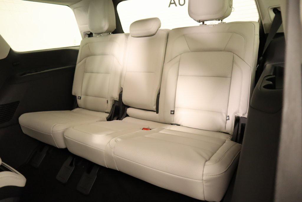 new 2025 Lincoln Navigator car, priced at $102,418