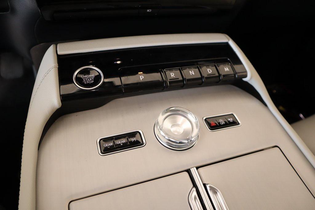 new 2025 Lincoln Navigator car, priced at $102,418