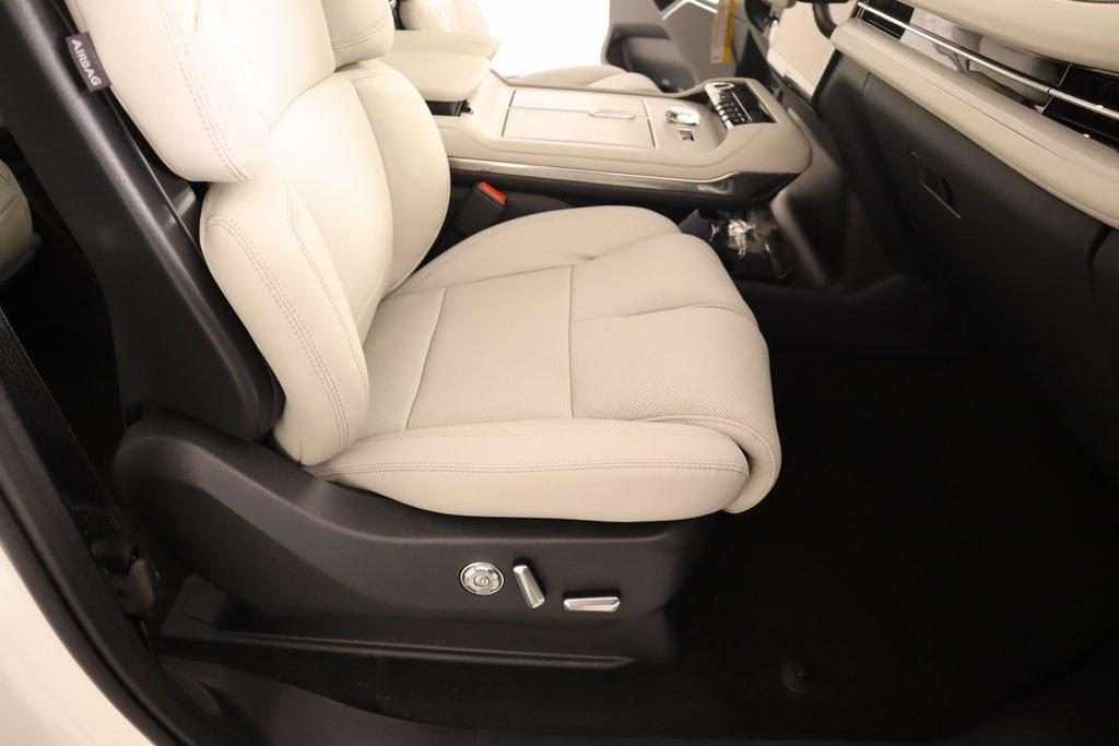 new 2025 Lincoln Navigator car, priced at $102,418