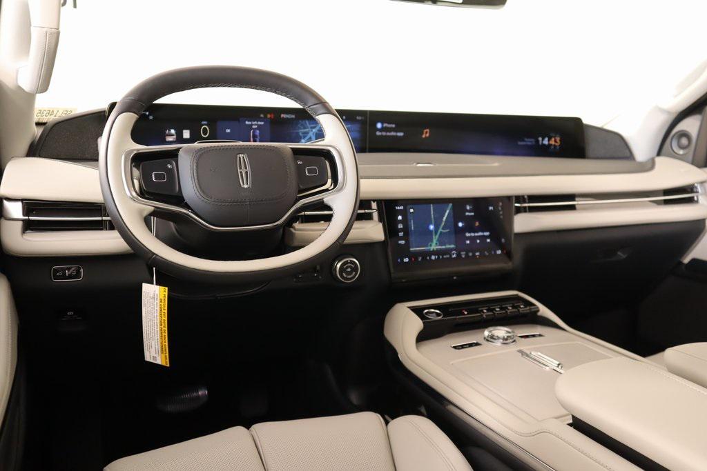 new 2025 Lincoln Navigator car, priced at $102,418