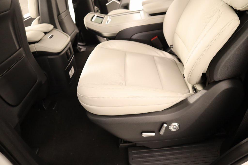 new 2025 Lincoln Navigator car, priced at $102,418