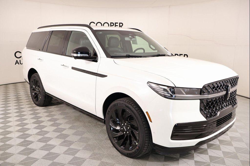 new 2025 Lincoln Navigator car, priced at $103,286