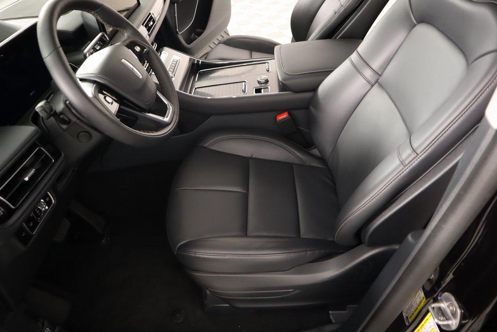 new 2025 Lincoln Aviator car, priced at $61,364