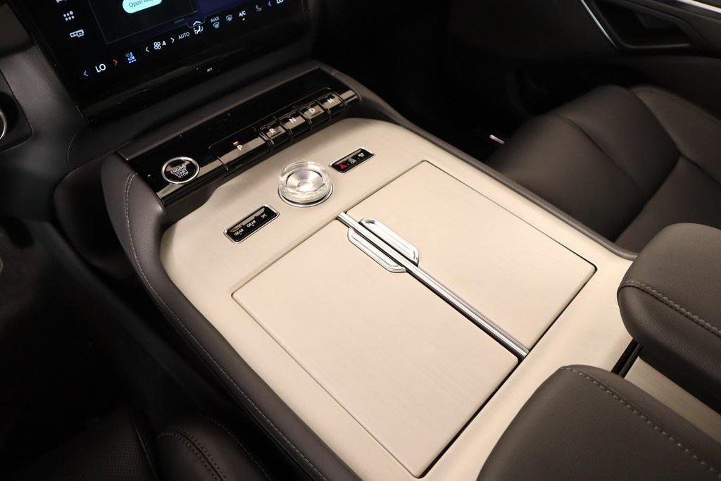 new 2025 Lincoln Navigator car, priced at $105,542
