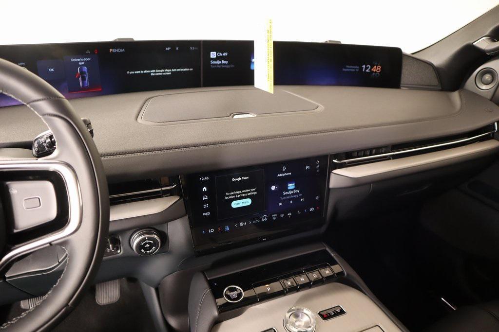 new 2025 Lincoln Navigator car, priced at $105,542