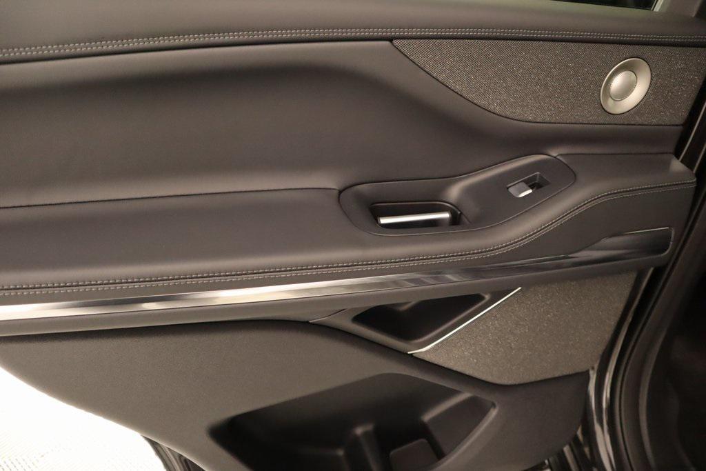 new 2025 Lincoln Navigator car, priced at $105,542