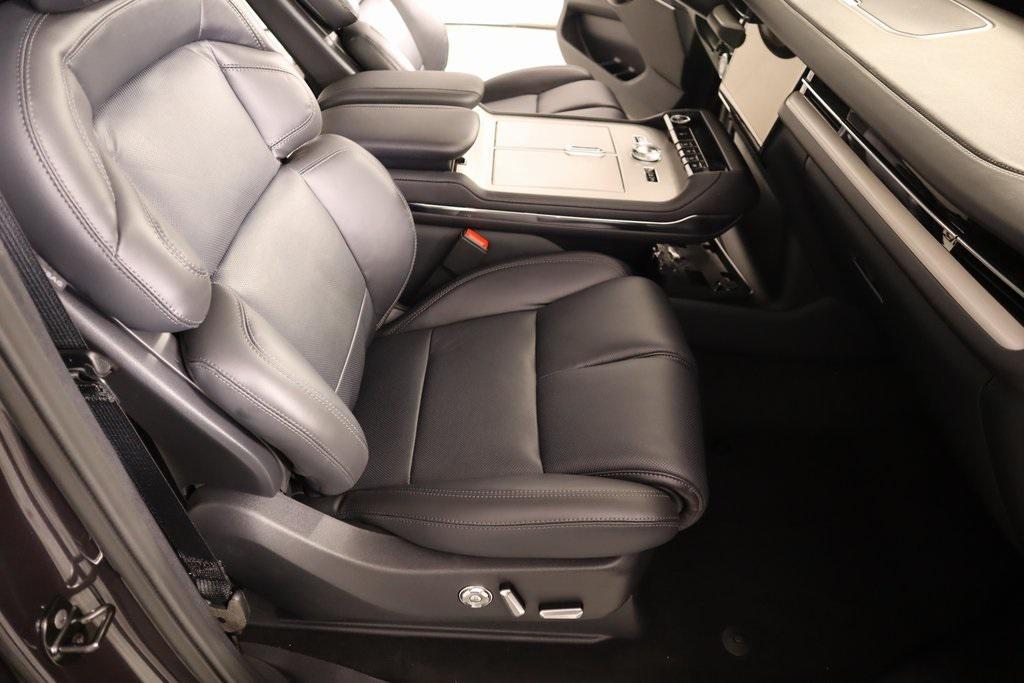 new 2025 Lincoln Navigator car, priced at $105,542