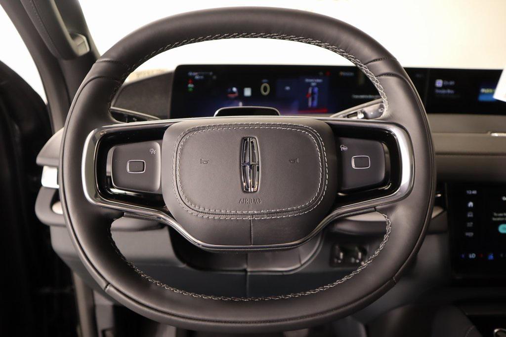 new 2025 Lincoln Navigator car, priced at $105,542