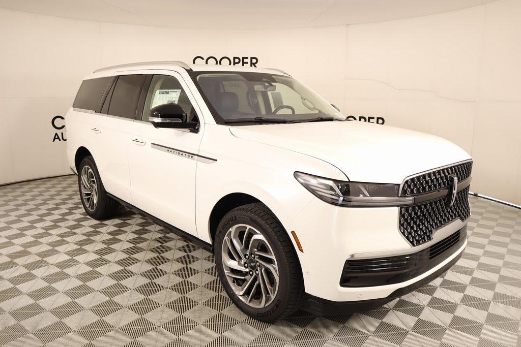 new 2025 Lincoln Navigator car, priced at $102,418