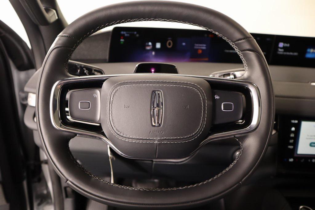 new 2025 Lincoln Navigator car, priced at $105,053