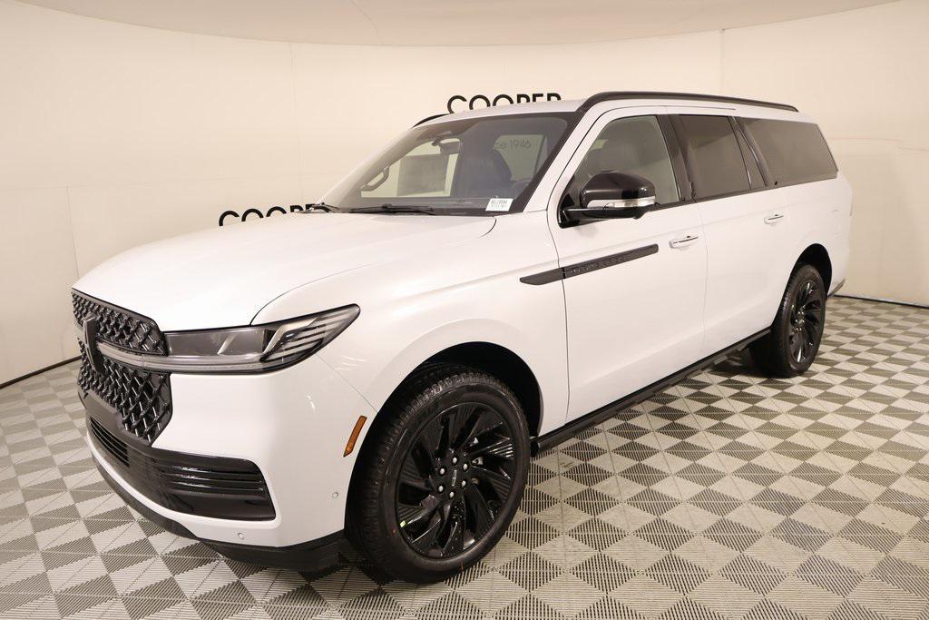 new 2025 Lincoln Navigator car, priced at $105,053