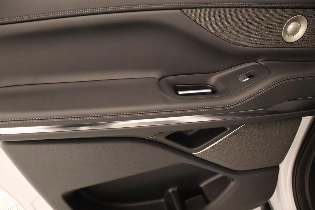 new 2025 Lincoln Navigator car, priced at $105,053