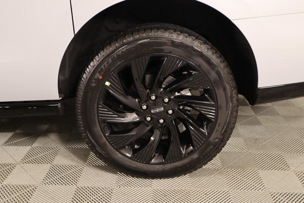 new 2025 Lincoln Navigator car, priced at $105,053