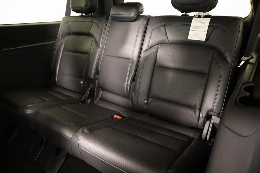 new 2025 Lincoln Navigator car, priced at $105,053