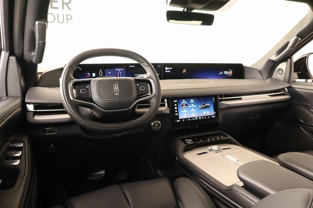 new 2025 Lincoln Navigator car, priced at $101,698
