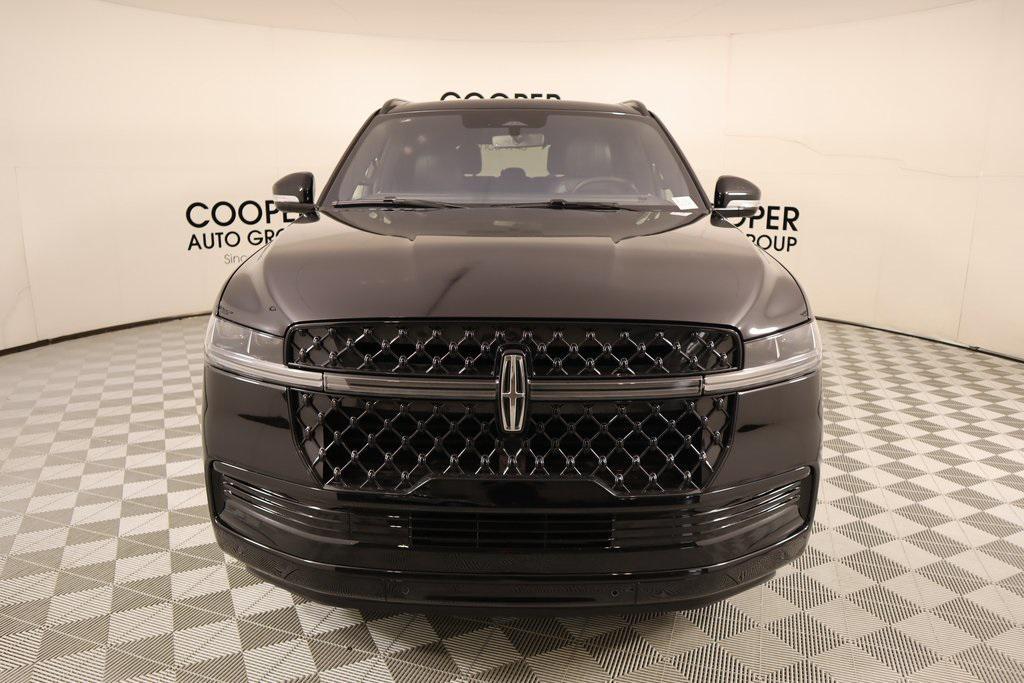 new 2025 Lincoln Navigator car, priced at $101,698