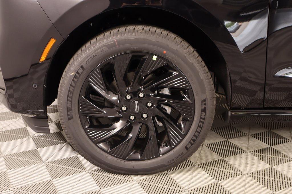 new 2025 Lincoln Navigator car, priced at $101,698
