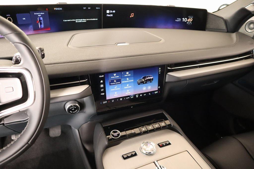 new 2025 Lincoln Navigator car, priced at $101,698