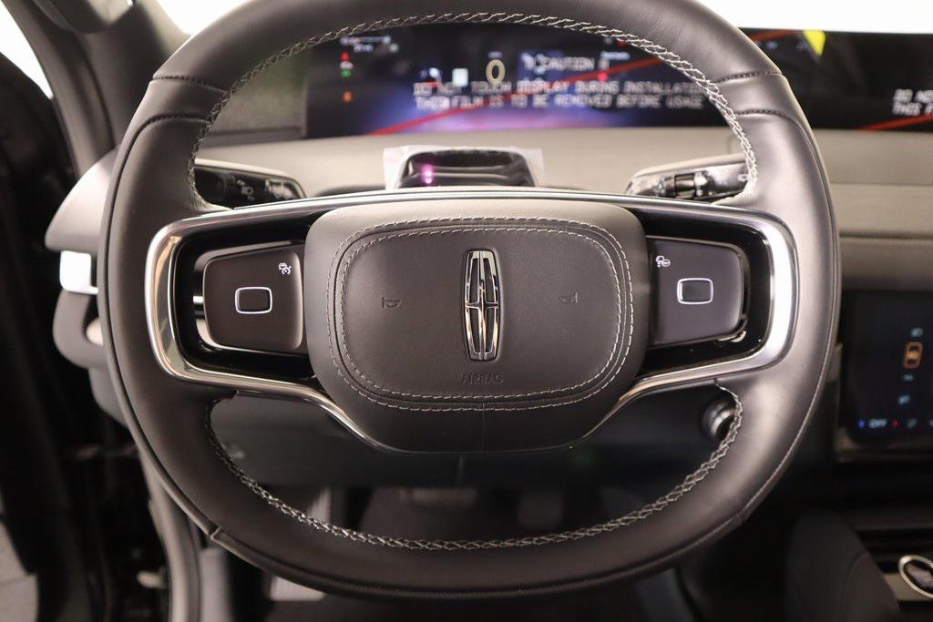 new 2025 Lincoln Navigator car, priced at $102,312