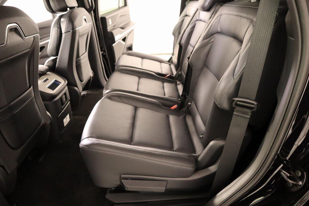 new 2025 Lincoln Navigator car, priced at $102,312