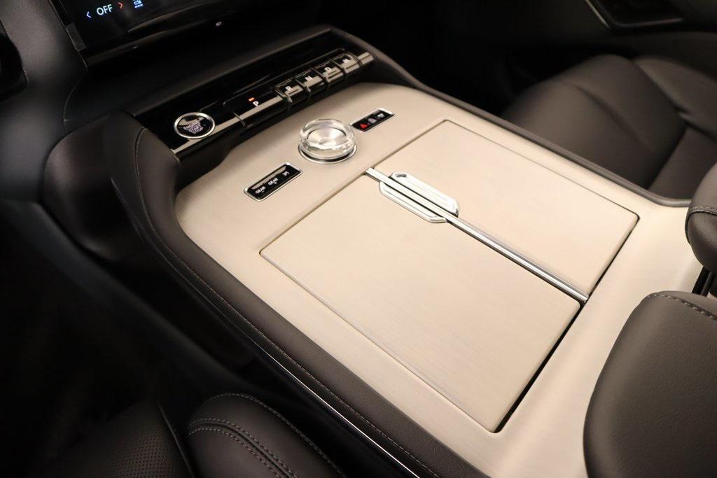 new 2025 Lincoln Navigator car, priced at $102,312