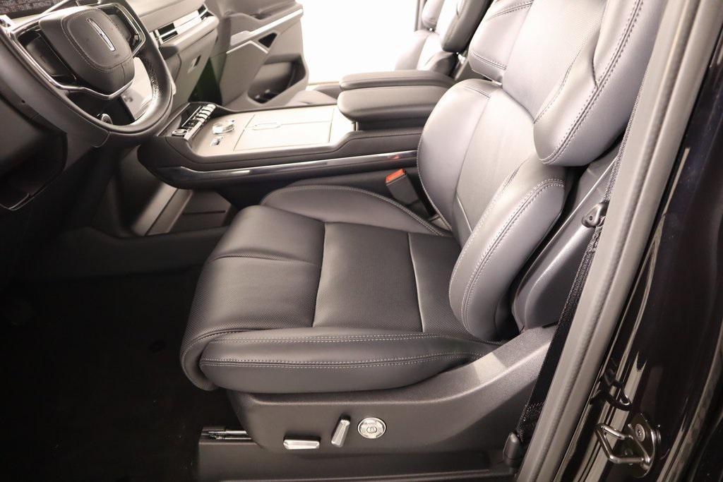 new 2025 Lincoln Navigator car, priced at $102,312