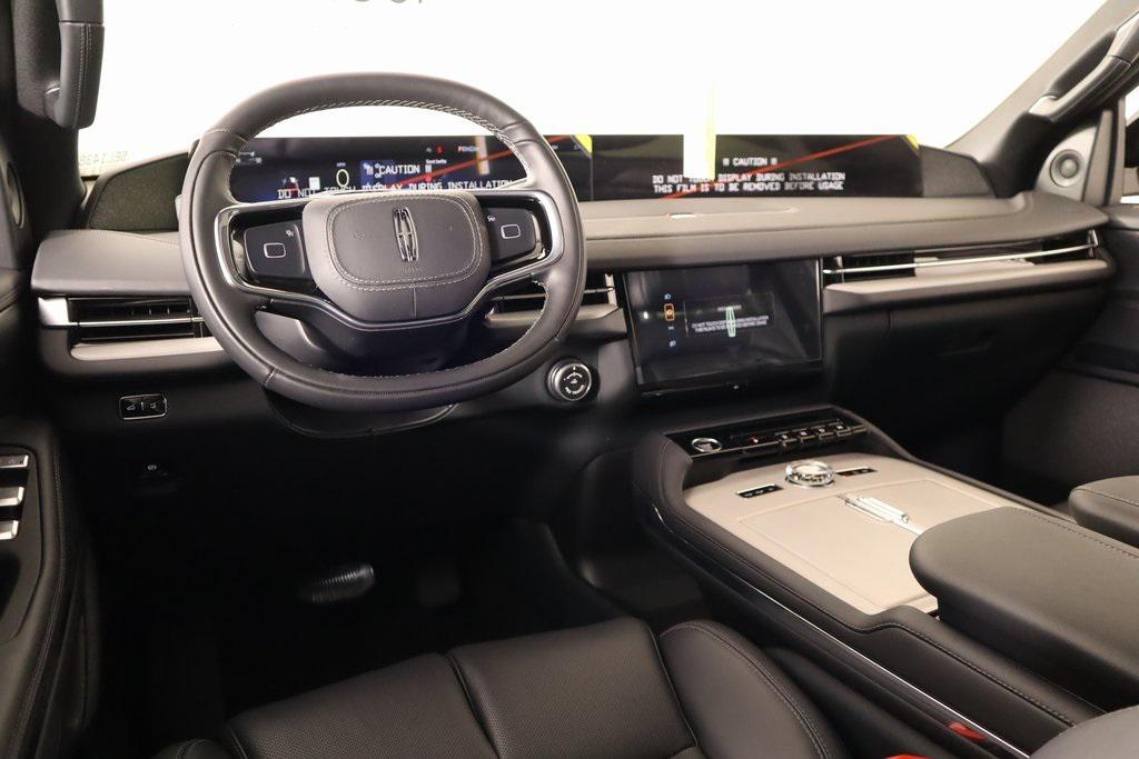 new 2025 Lincoln Navigator car, priced at $102,312