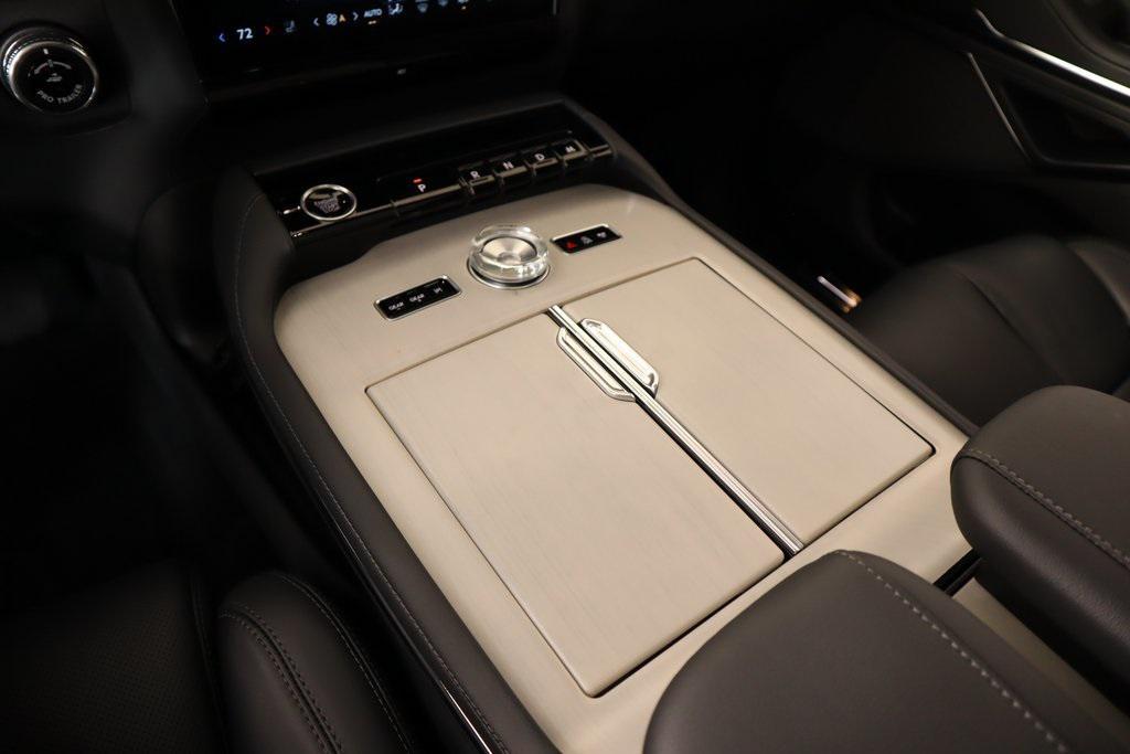 new 2025 Lincoln Navigator car, priced at $105,778