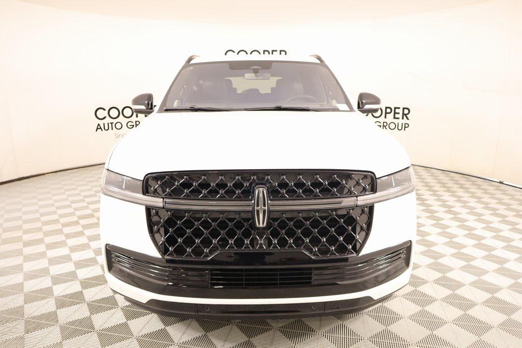 new 2025 Lincoln Navigator car, priced at $105,778